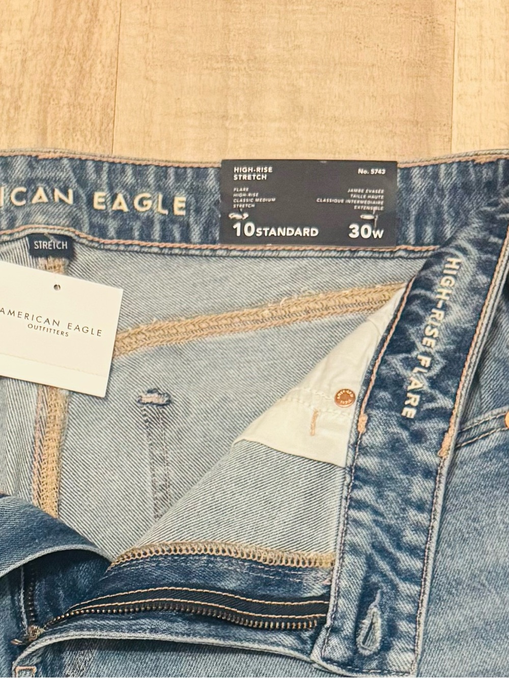 Women’s American Eagle High-Waisted Flare Jeans - Picture 6 of 7